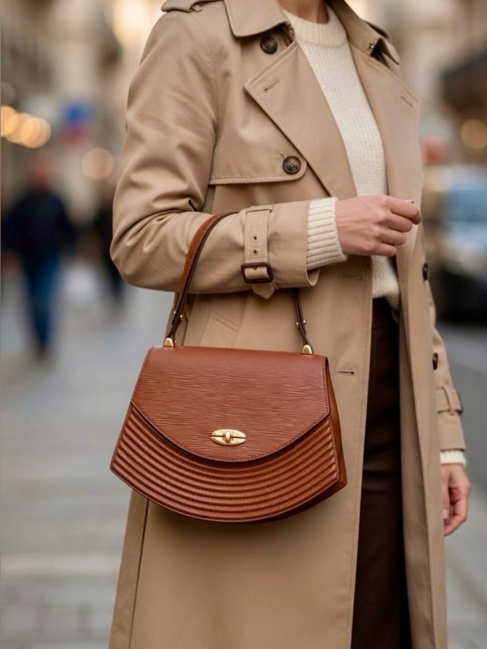 Louis Vuitton TILSITT Scallop Bag